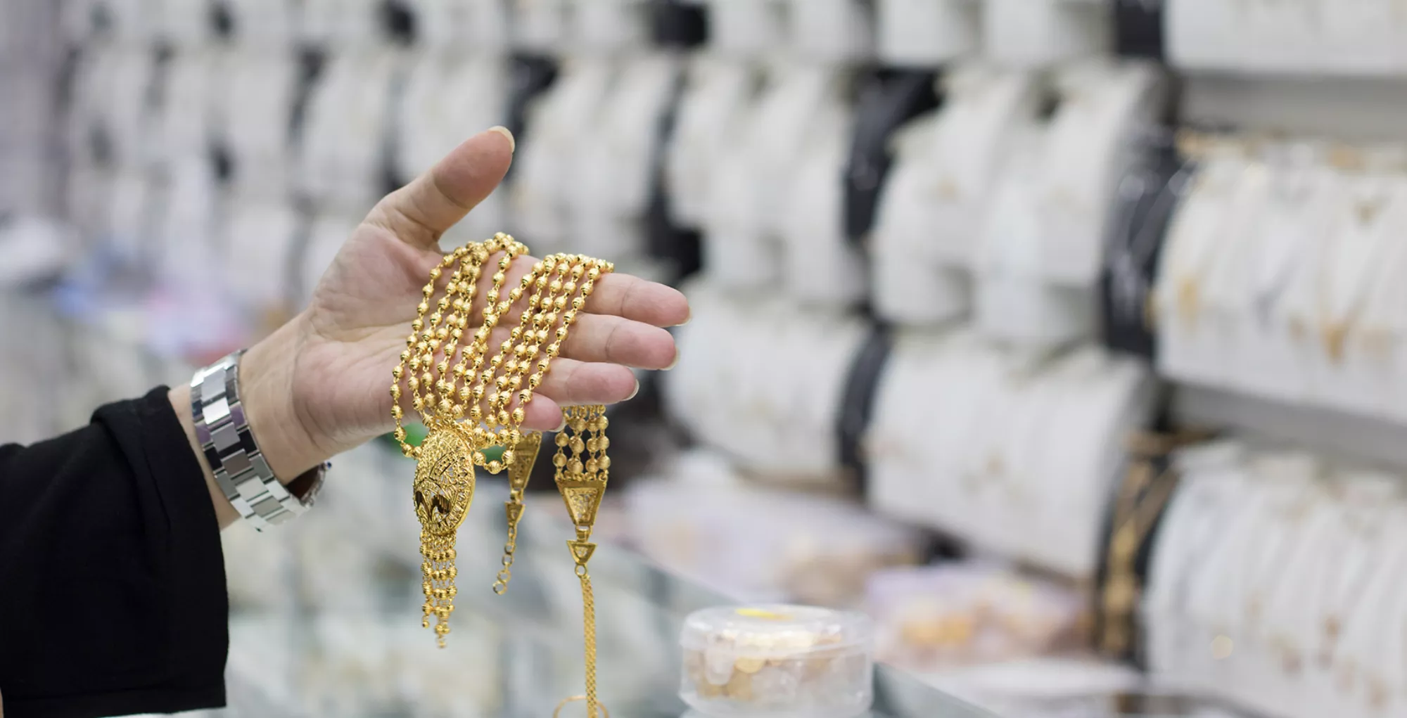 Souq-of-Khans-1_crop-660x337